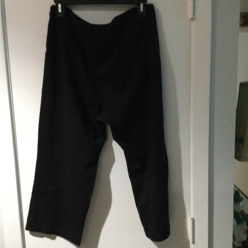 Women’s knit Black capri Pants